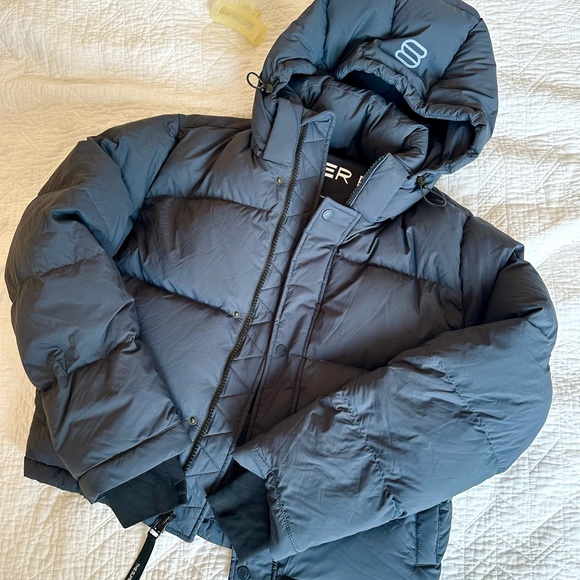 Aritzia Super Puff Shorty - Picture 3 of 4